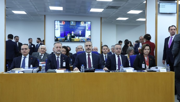 DEM Partili Öztürk’ten Fidan’a: — "Suriye’deki diplomasinin sonuçlarını görmek için Kıbrıs’a bakın" görseli