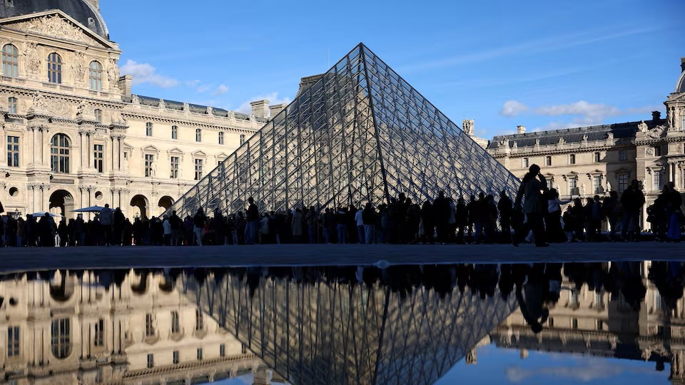 Louvre soygunu |