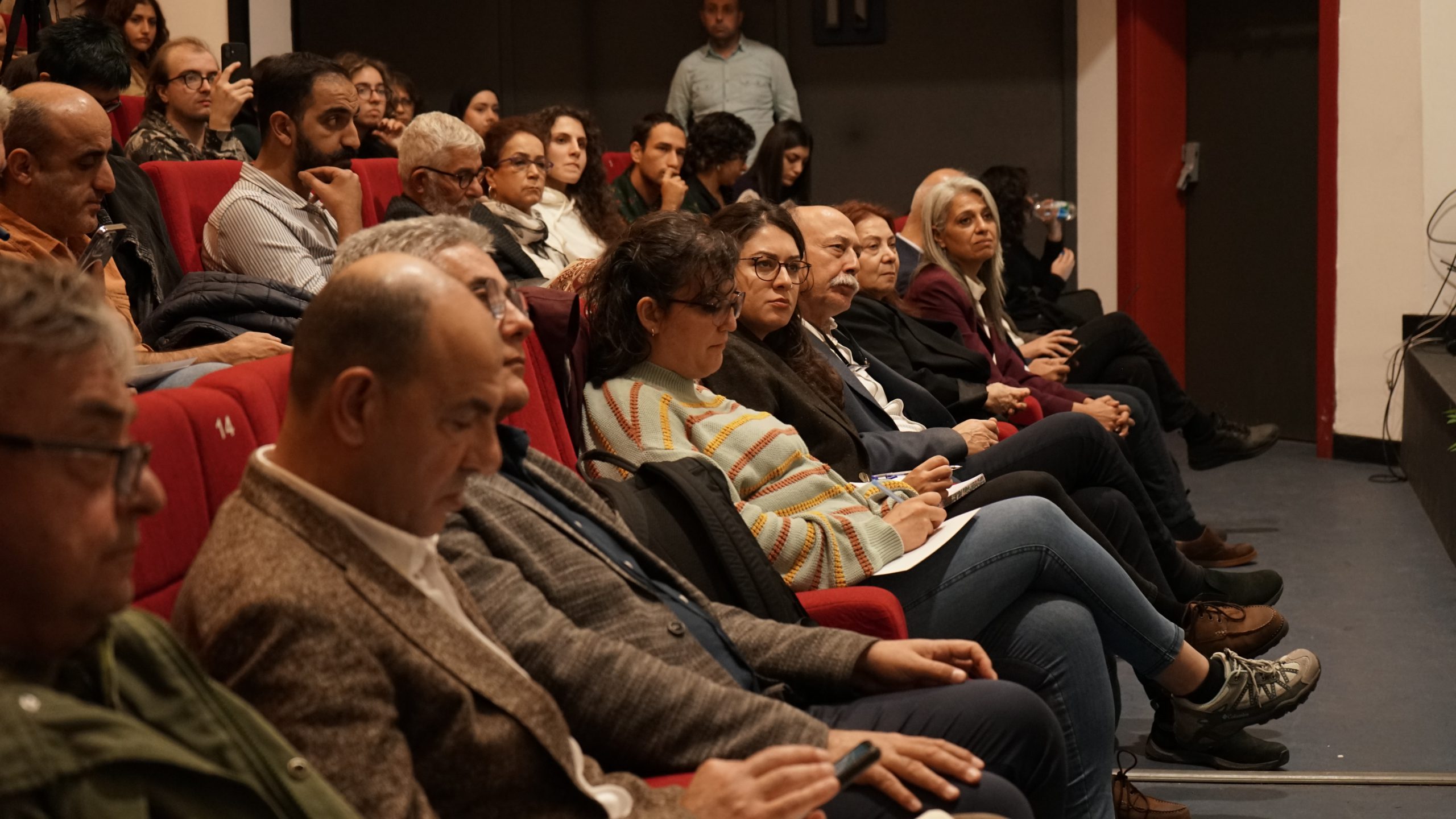 İstanbul’da barış ve demokrasi çalıştayı |