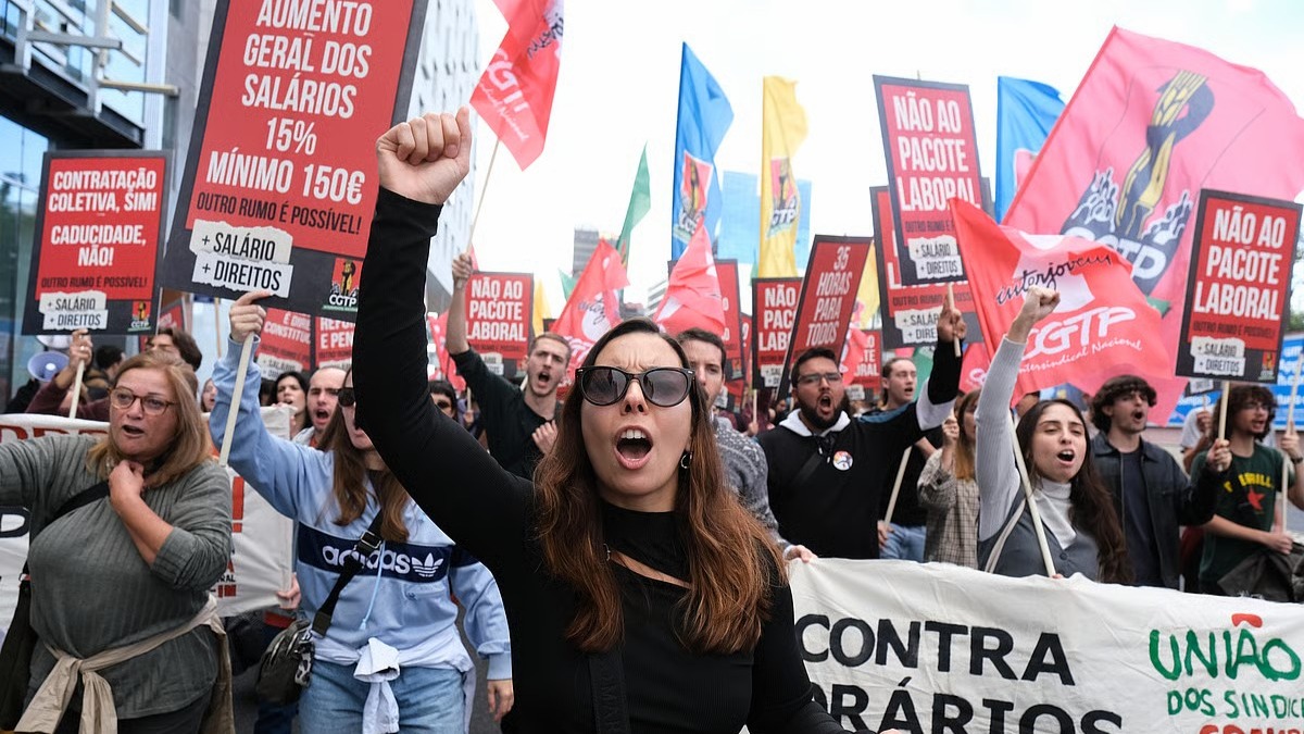 Sendikalar iş yasası reformuna karşı sokakta |