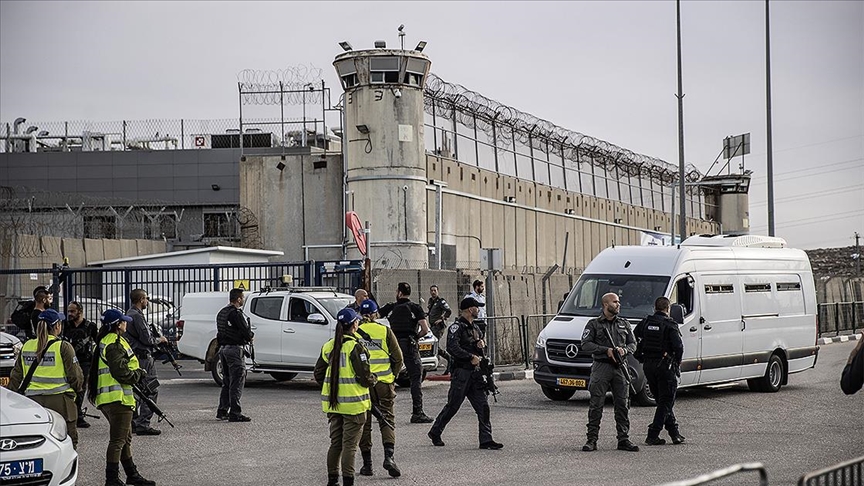 Kırık kaburgalar ve iç organlarda yırtıklar |