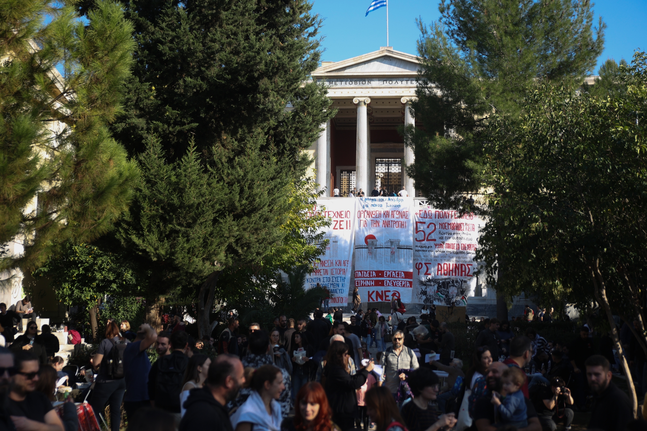 “Ekmek, eğitim, özgürlük” |