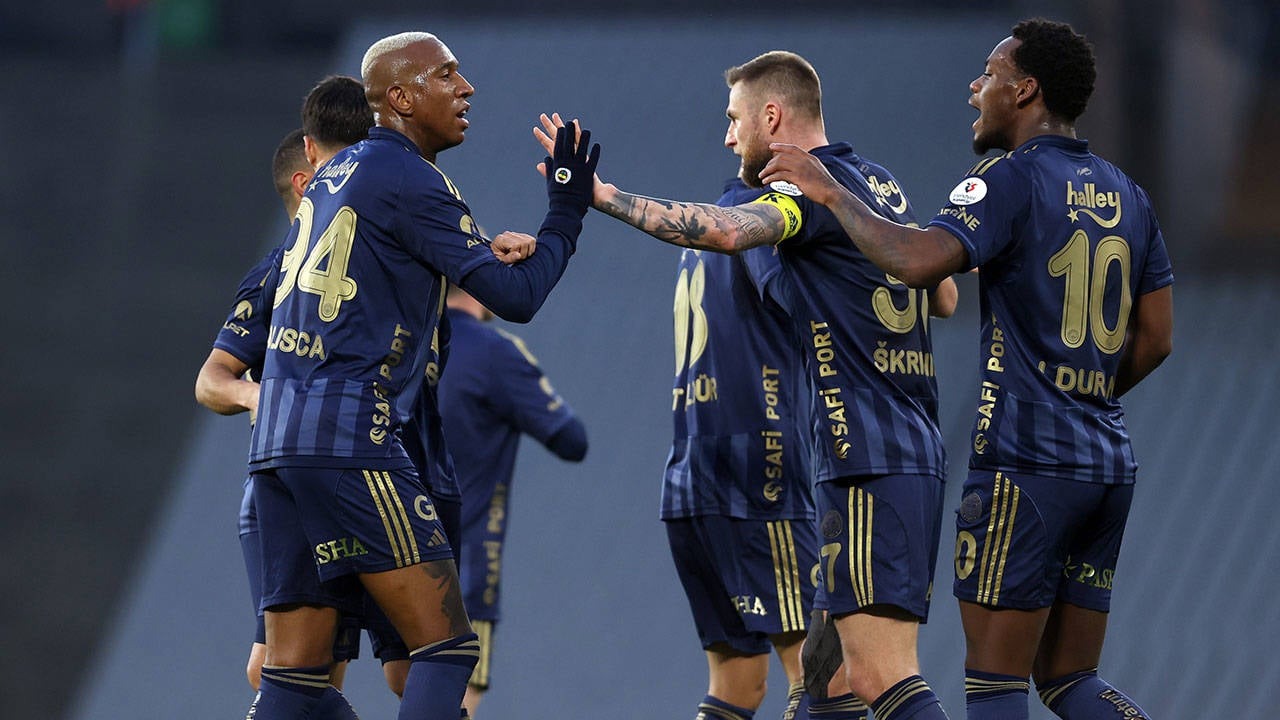 Fenerbahçe zirve yarışını bırakmıyor l