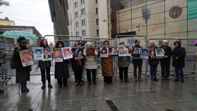 Herkesin gözü önünde alındı, kaybettirildi | — Cumartesi Anneleri Mehmet Özdemir’in akıbetini sordu görseli