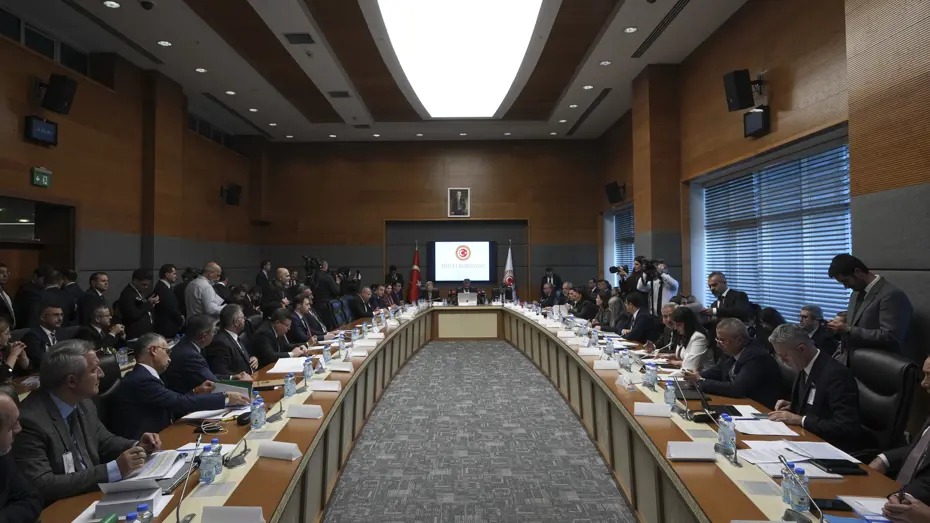 AA-20251203-39881651-39881647-11