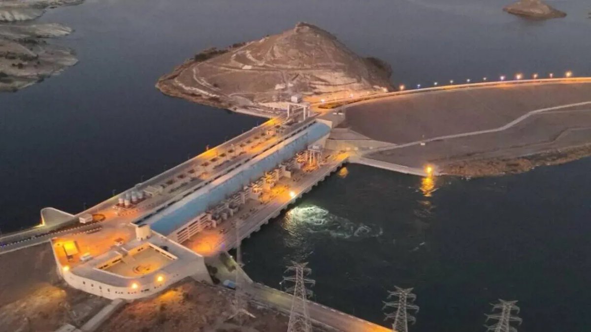 Suyu “silah” olarak kullanıyor |