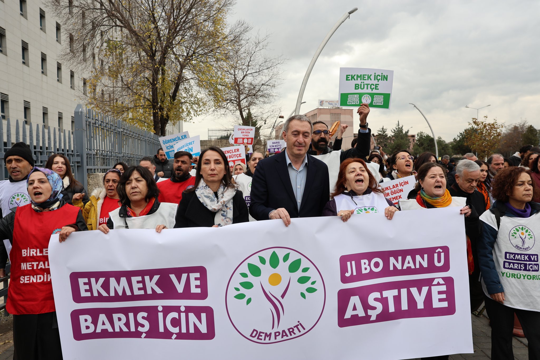Emek ve Barış İçin Bütçe yürüyüşü |