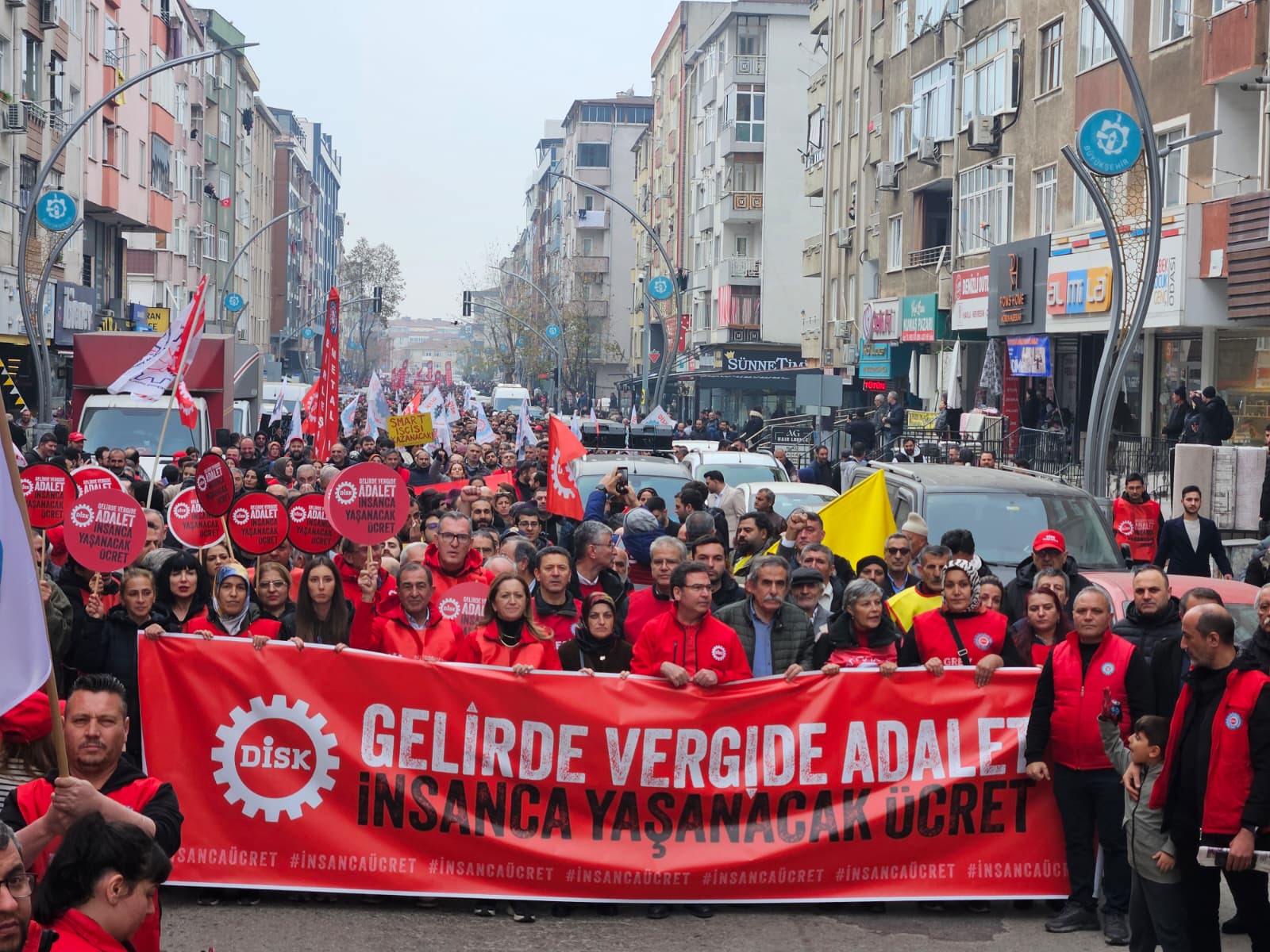 Emekçiler için insanca yaşam talebi |
