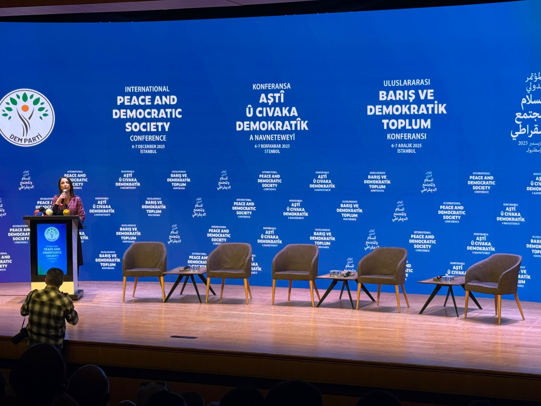 Uluslararası Barış ve Demokratik Toplum Konferansı | — Bugün başladı: İlham Ahmed de konuşacak görseli