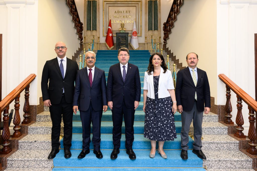 ank-23-12-2025-dem-parti-imrali-heyeti-adalet-bakani-gorusme-basladi