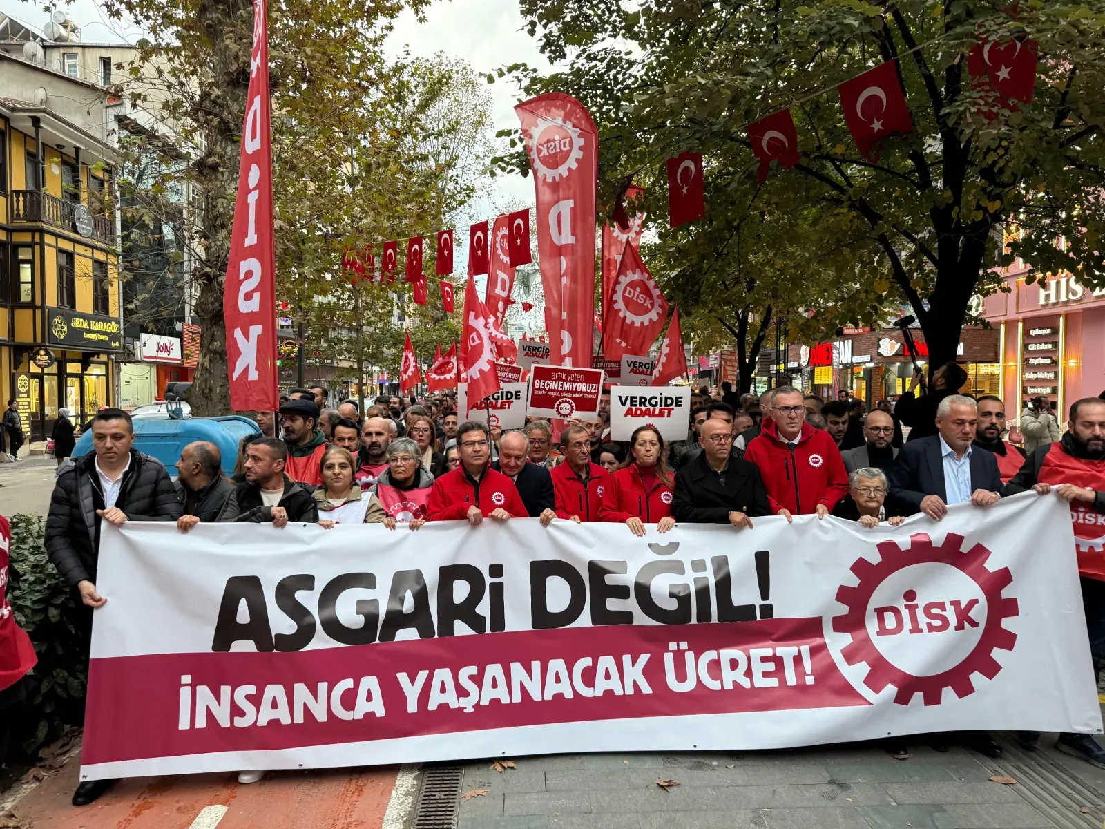  İstanbul’da miting, Ankara’ya yürüyüş |