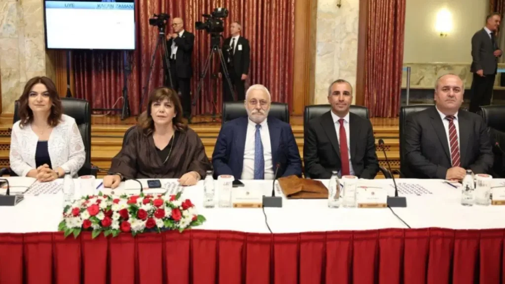 “İmralı tutanaklarının tamamı paylaşılsın” | — DEM Parti: Üyemizin özet metnin hazırlanmasına dahli olmamıştır görseli