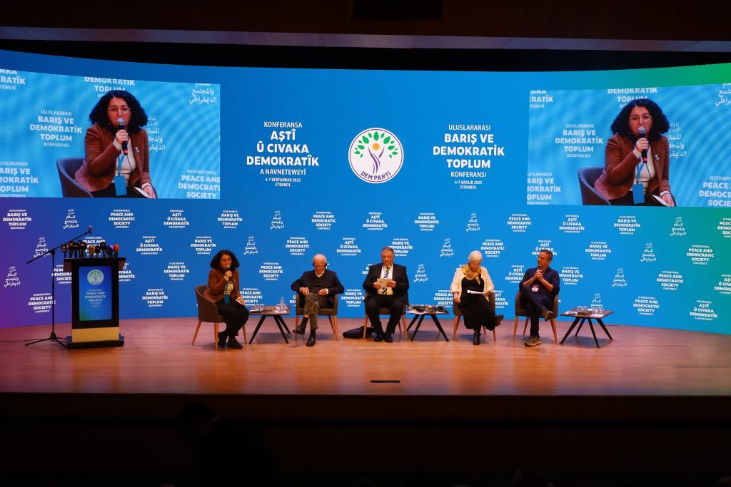 ist-07-12-2025-uluslararasi-baris-ve-demokratik-toplum-konferansi-ikinci-gun-basladi