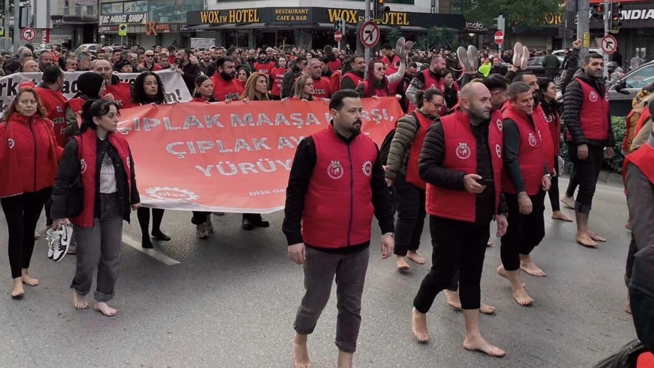 İzmir Büyükşehir Belediyesi işçileri eylemde |