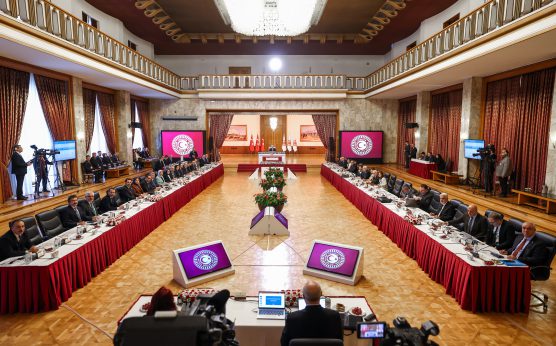 Komisyon toplanıyor |