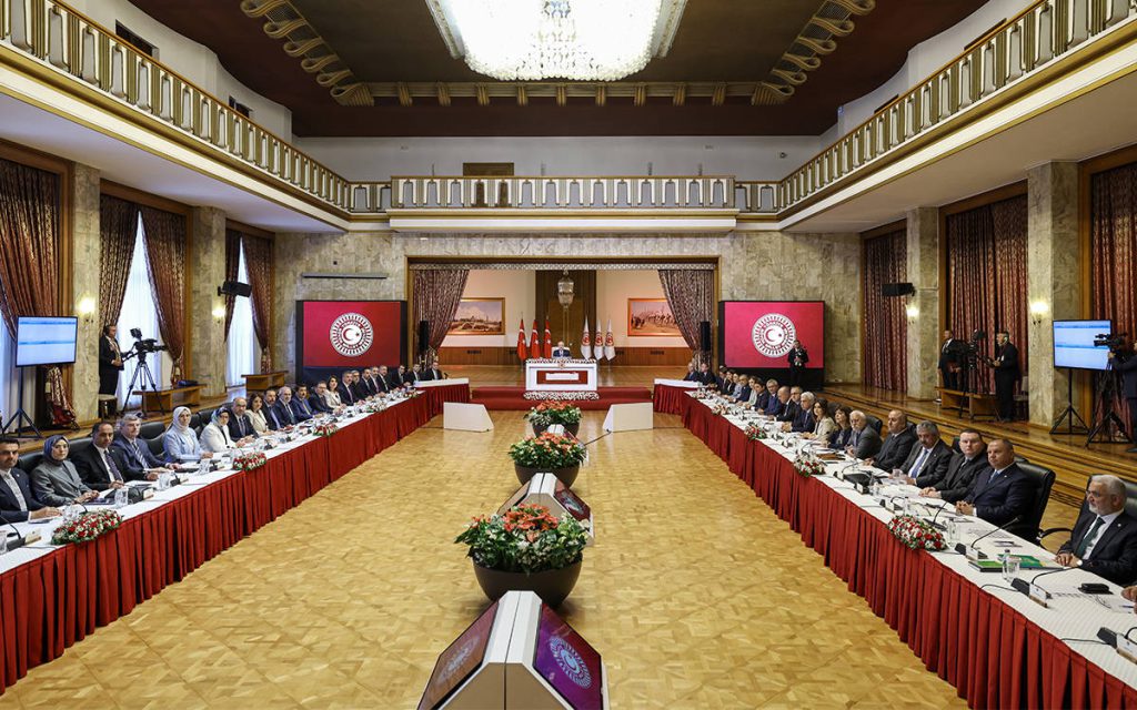 kurtulmus-komisyonun-prensiplerini-acikladi-seffaflik-aciklik-ve-cogulculuk