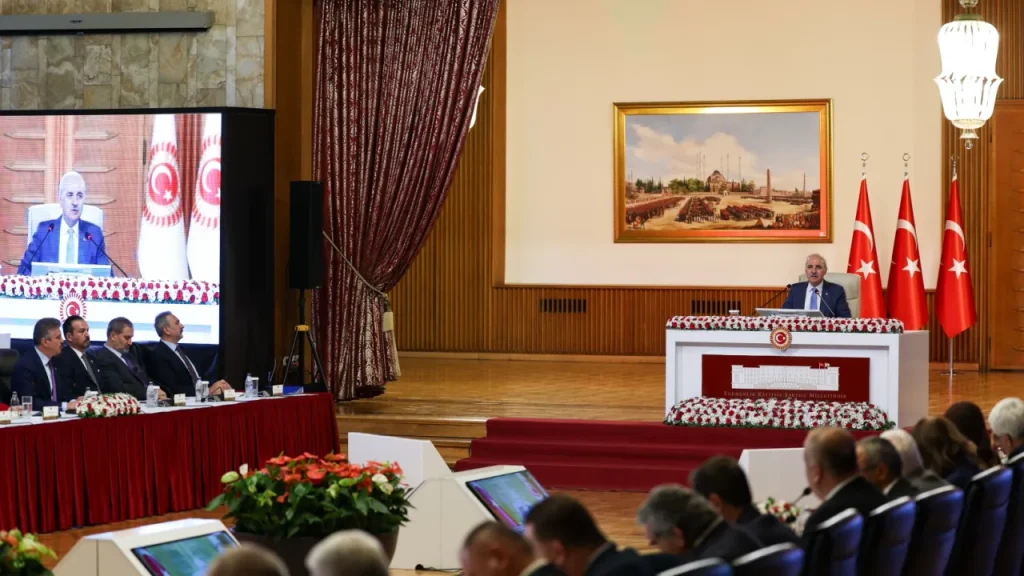 İmralı tutanakları komisyonda | — Kurtulmuş "Özet sunulacak" dedi, muhalefet itiraz etti görseli