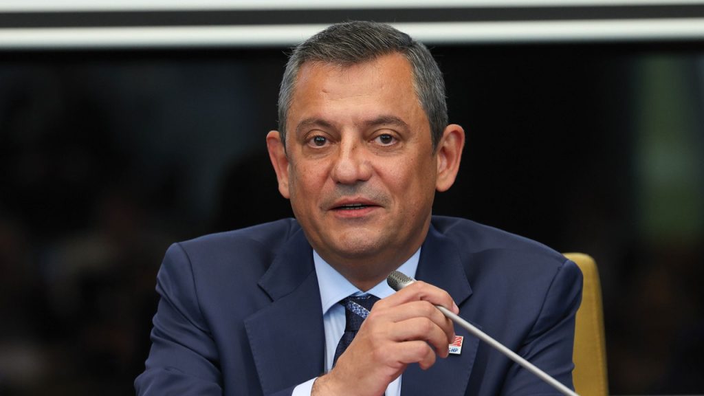 Özel, partisinin raporunu savundu | — "‘Önce sorun çözülecek, demokratikleşme arkasından gelecek’ anlayışı yanlış" görseli