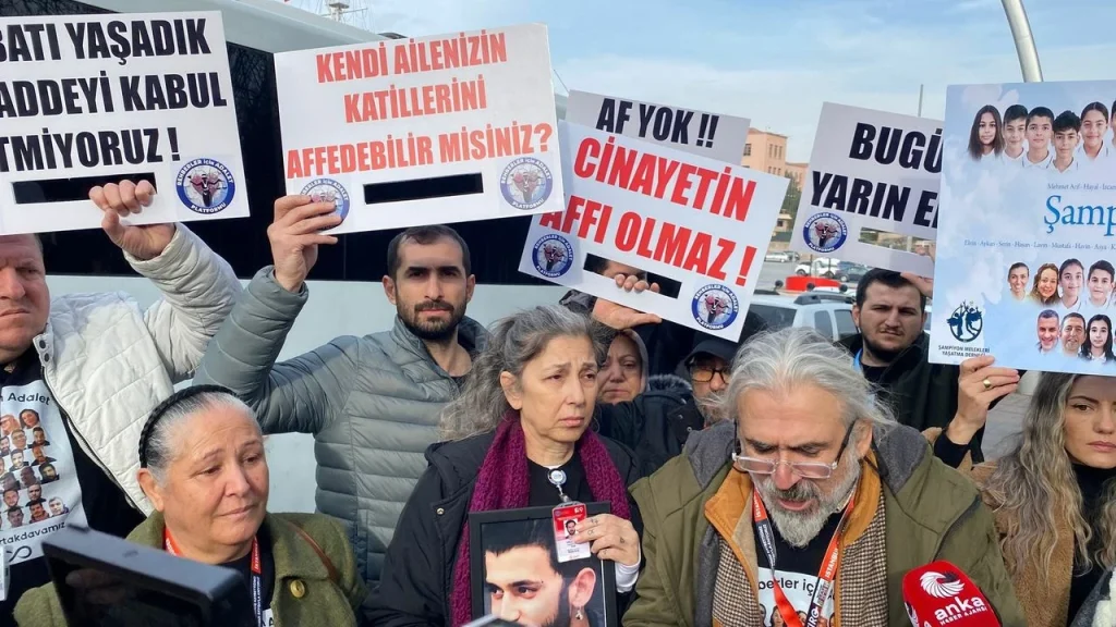 11’inci Yargı Paketi: DEM Parti şerh yayımladı | — Depremzedeler sorumluların muaf tutulmasını istiyor görseli