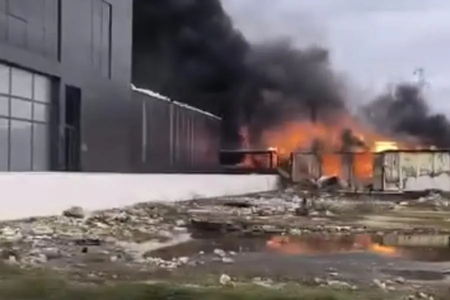 İşçilerin kaldığı konteynerde yangın |