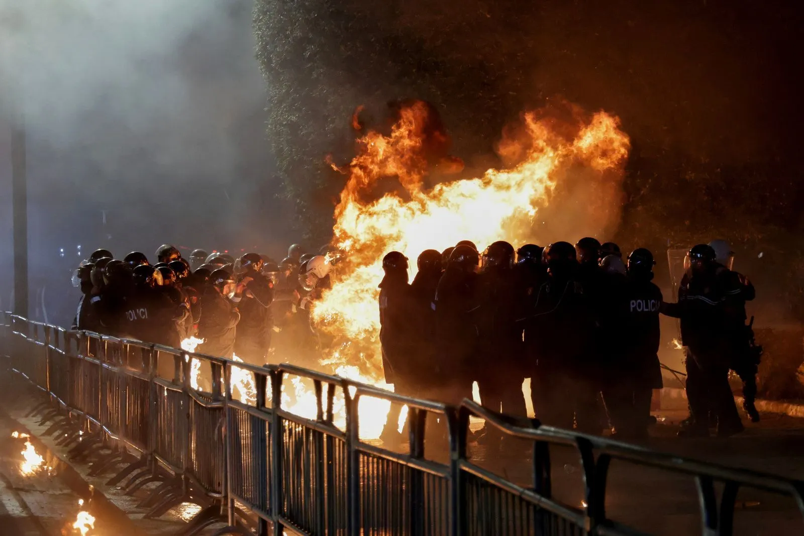 Tiran’da protestolar |