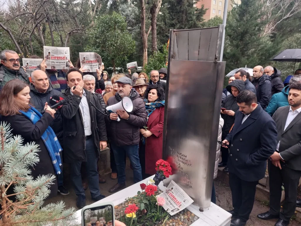 FOTOist-08-01-2026-metin-goktepe-mezari-basinda-anildi5