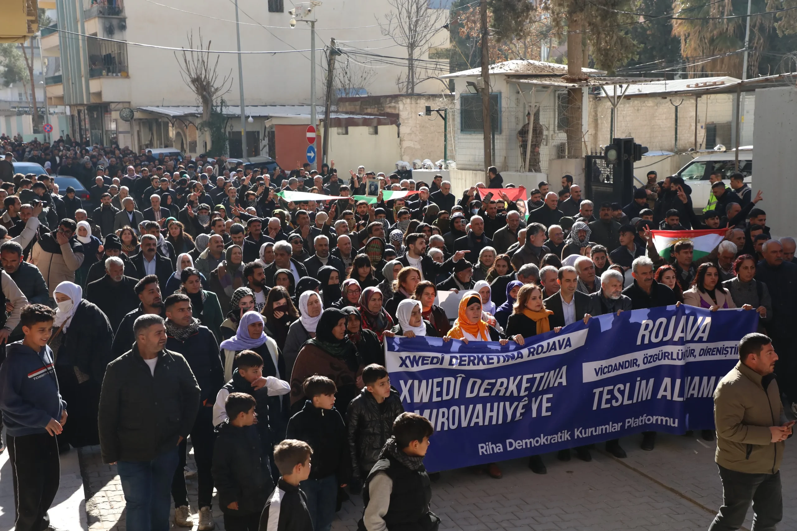 “Kuzey ve Doğu Suriye’nin statüsü hedef alınıyor” |