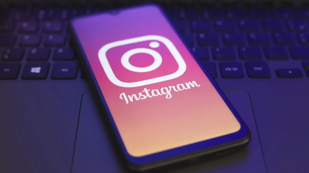Instagram-Logo-auf-Smartphone