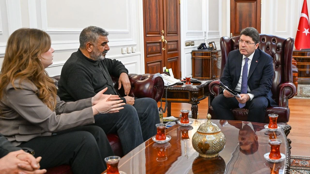 Rojin Kabaiş’e ne oldu? l — Baba Kabaiş Adalet Bakanı ile görüştü: Olumlu geçti görseli