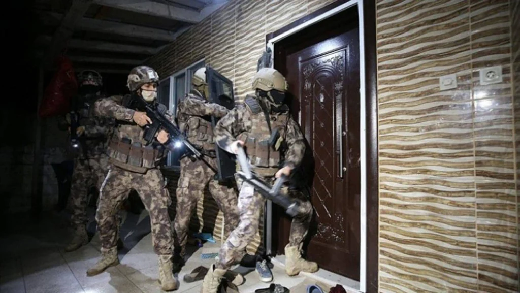 casperlar-ve-cirkinler-e-operasyon-cocuklar-da-gozaltinda