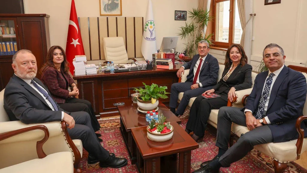 chp-den-parti-turlari-ibb-sorusturmasi-ve-davalar-raporu-sunuldu