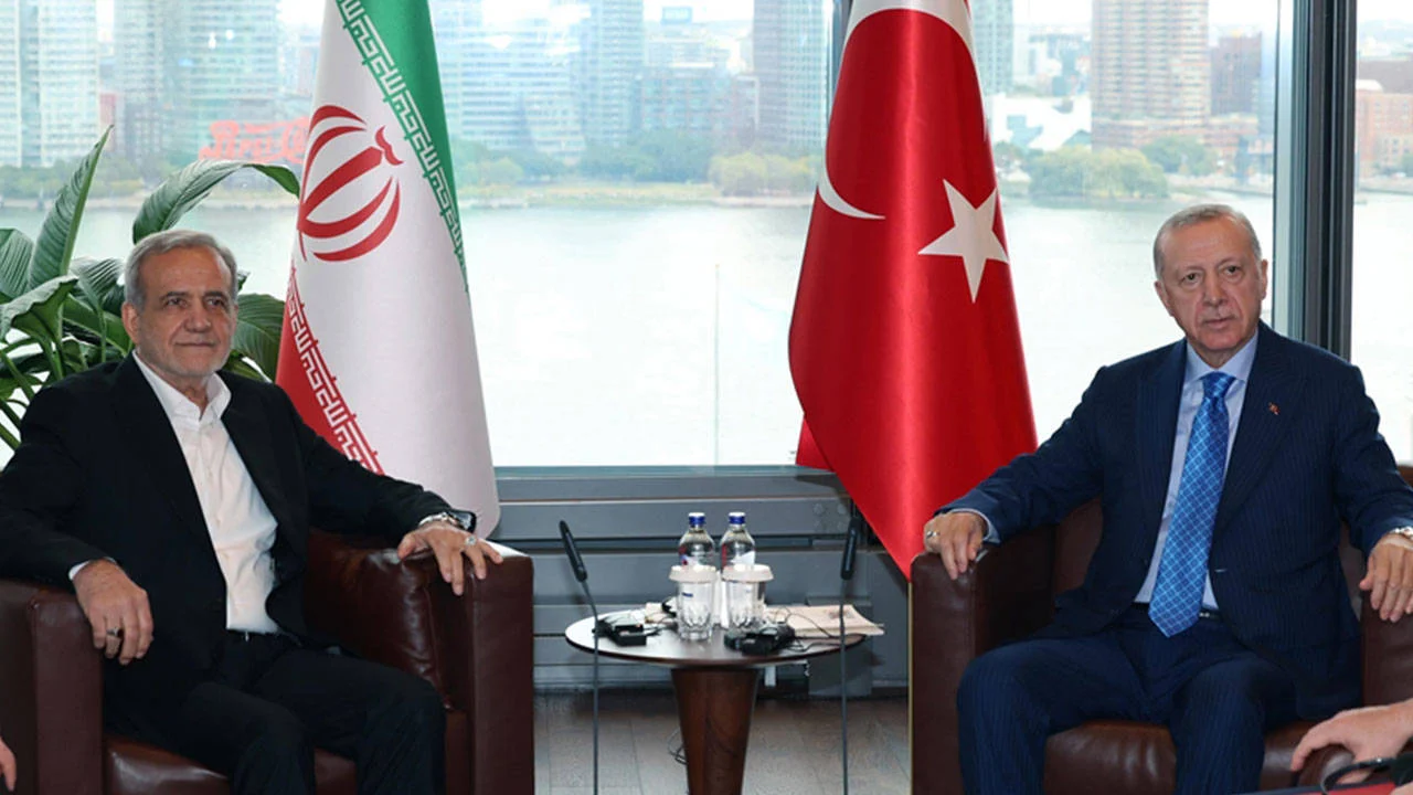 Erdoğan, Pezeşkiyan ile telefonda görüştü |