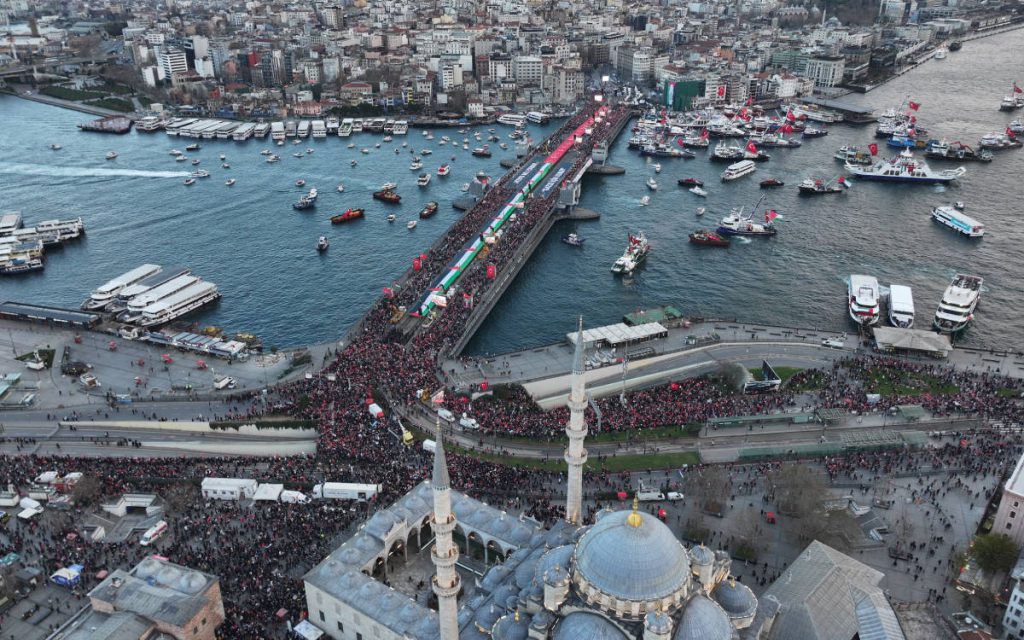 galata-koprusu-nde-filistin-e-destek-yuruyusu