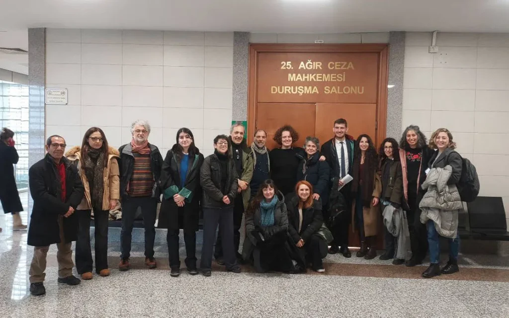 gazeteci-elif-akgul-ile-siyasetci-mehmet-saltoglu-hdk-davasinda-beraat-etti