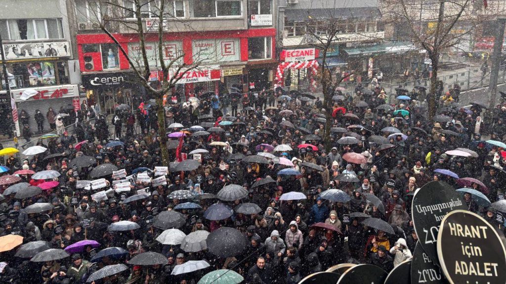 hrant-dink-siz-19-yil-katledildigi-yerde-aniliyor