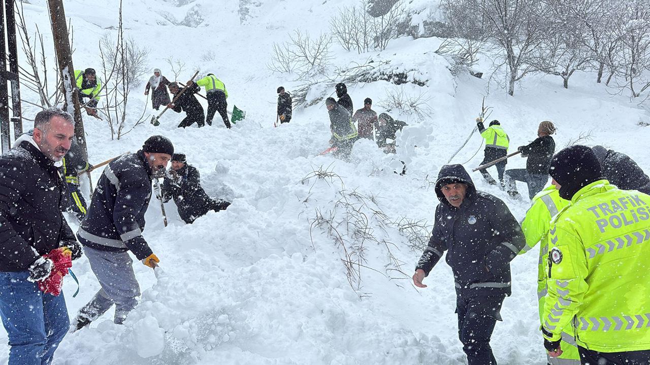 Van’da çığ düştü: 22 ev tahliye edildi |