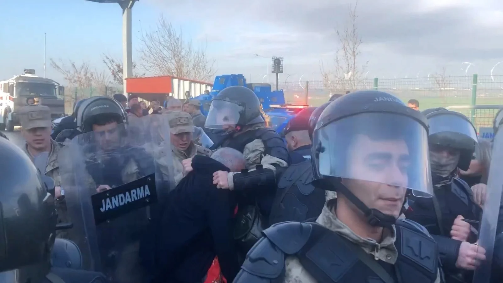 Silivri’de duruşma öncesi jandarma müdahalesi l