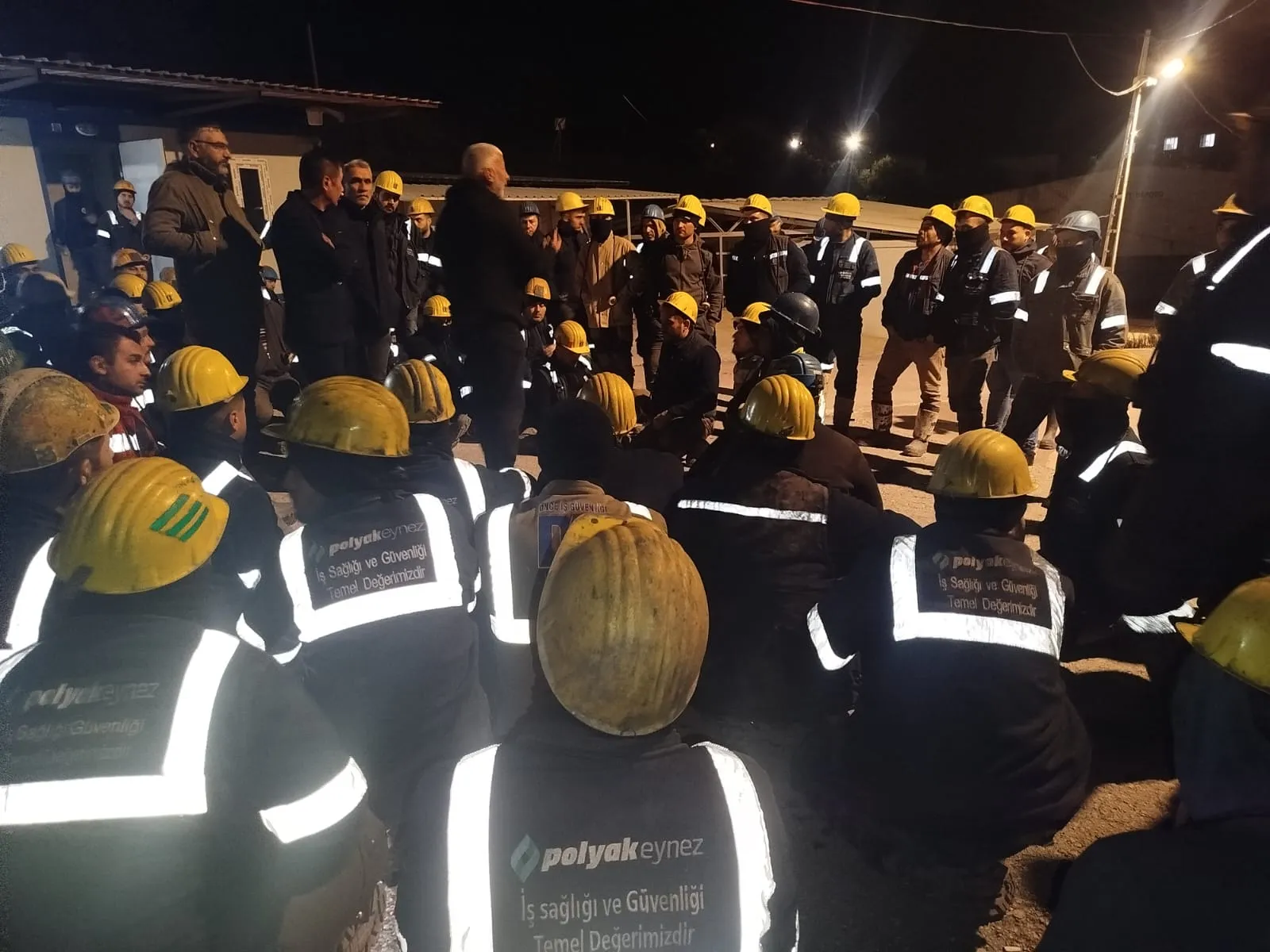 Maaşlar ödenmiyor, işçi güvenliği önlemi yok l