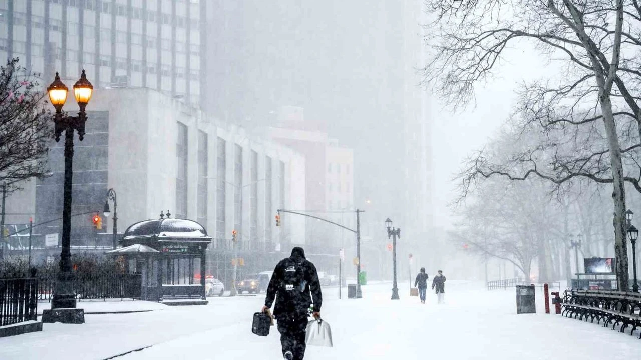 ABD’nin kuzeydoğusunda kar fırtınası alarmı |