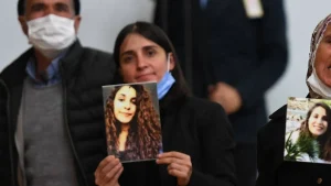 gulistan-dokunun-ablasi-aygul-doku