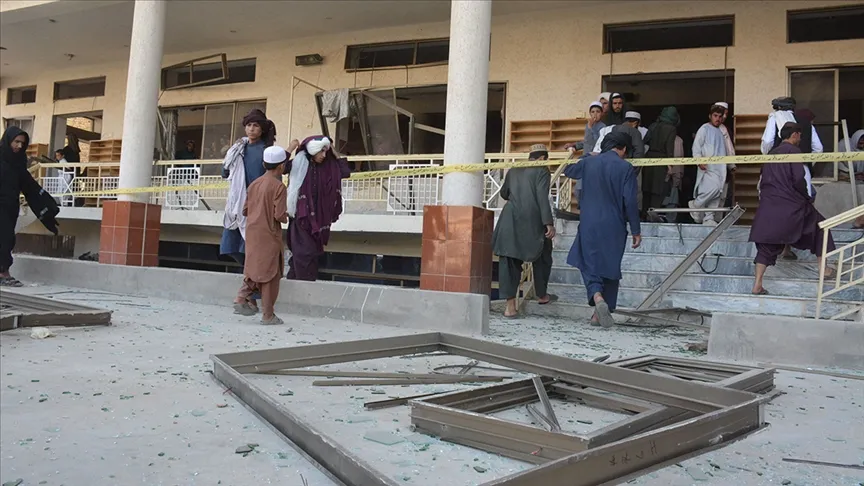 Pakistan’da Şii camisine intihar saldırısı: