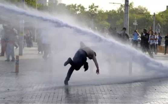 TOMA’dan sıkılan suyla yaralanmıştı |