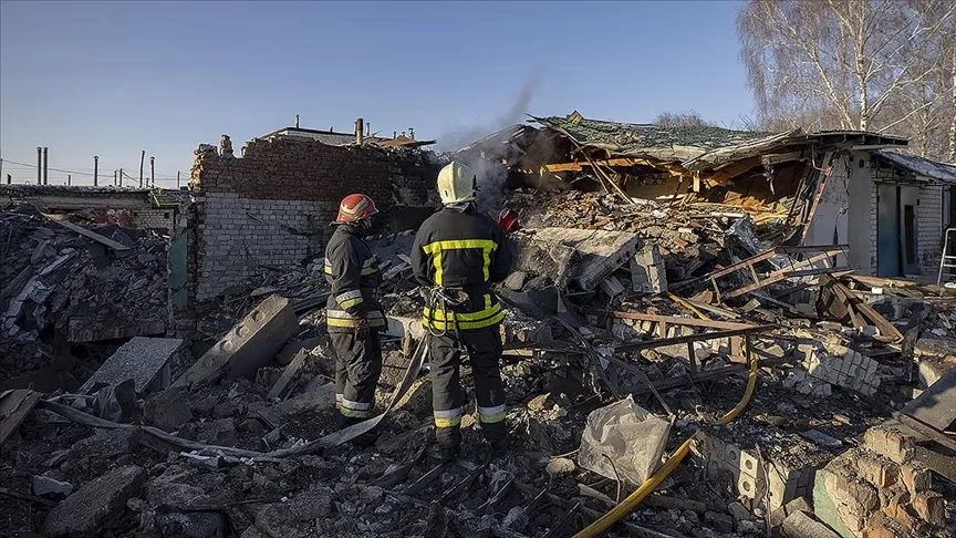 Macron’dan Putin ile diyalog mesajı | — Rusya 'enerji ateşkesi'ni ihlal etti; heyetler yeniden görüşecek görseli