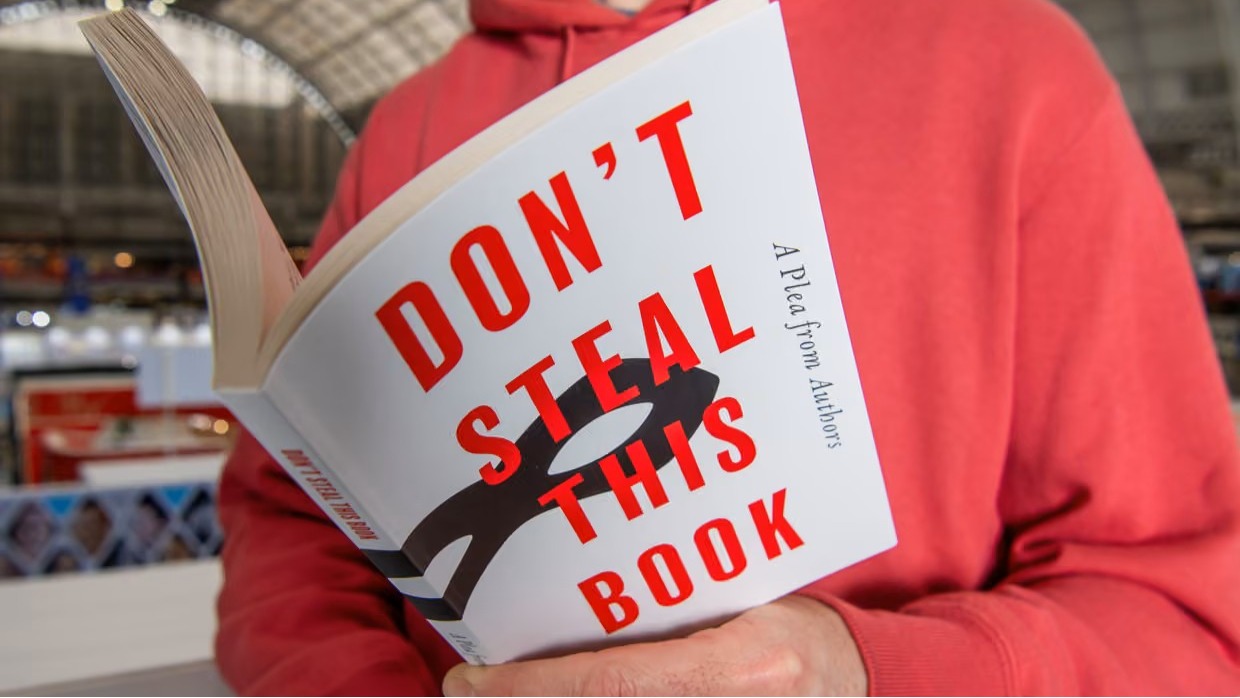 10 bin yazar eserlerini savunmak için birleşti |