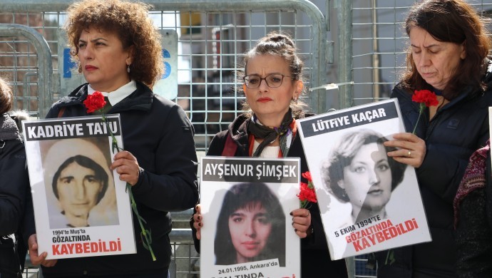 19 kadın ve 3 yaşında bir çocuk | — Cumartesi Anneleri gözaltında kaybettirilen kadınları sordu görseli