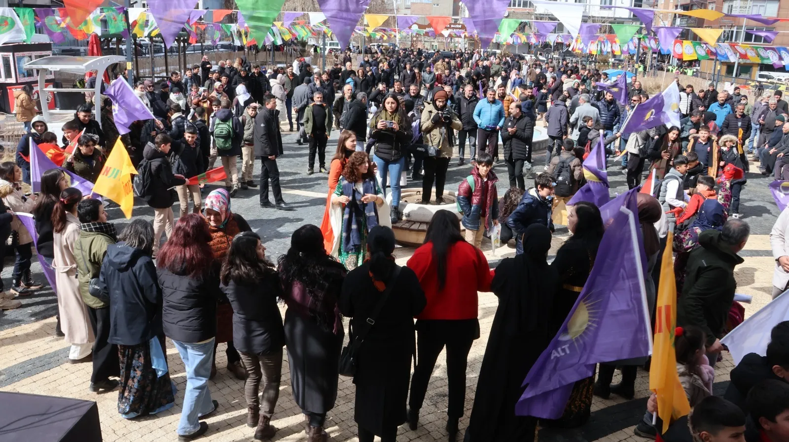 8 Mart’a doğru kadınlar sokakta l