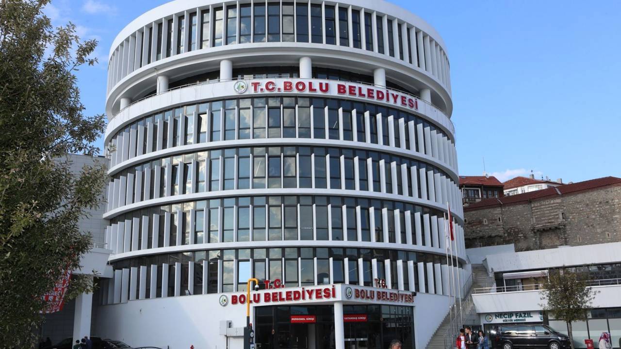 Tanju Özcan görevden uzaklaştırılmıştı |